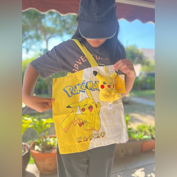 Pokemon Pikachu Tote Bag - Free Plush - Picture 1 of 3